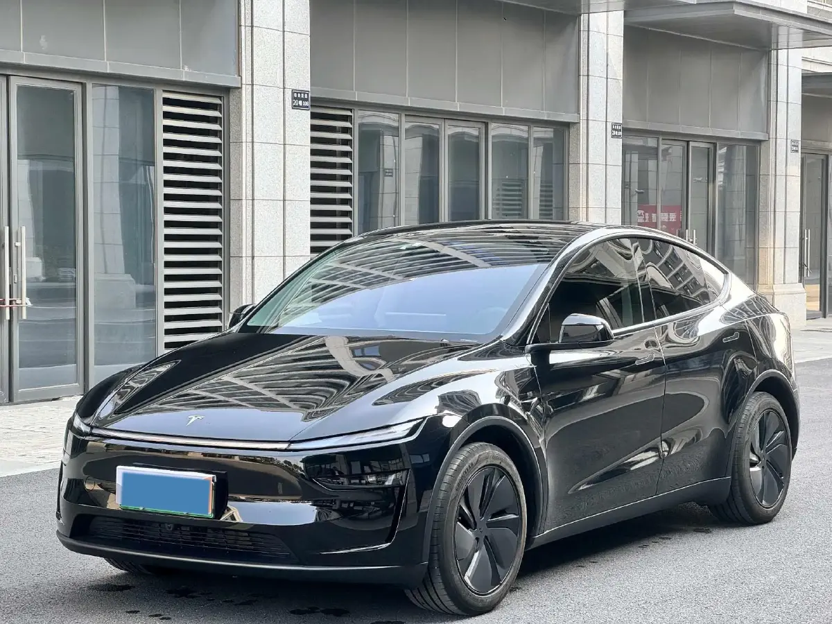 2025 Tesla Model Y BEV 62.5KWH