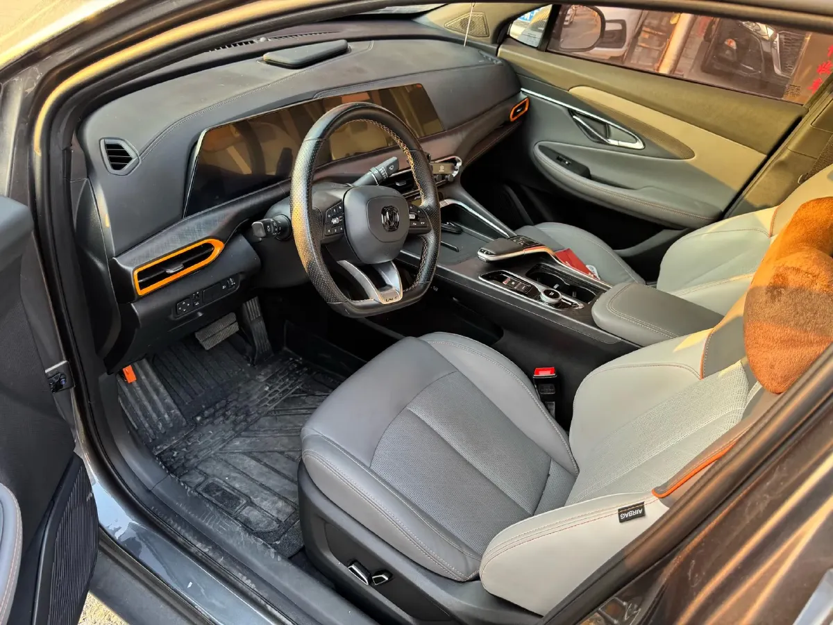 2022 ChangAn UNI-T 1.5T 188HP L4 7DCT,autocango,china used car exporter,china ev exporter,chinese used car exporter,chinese used ev exporter