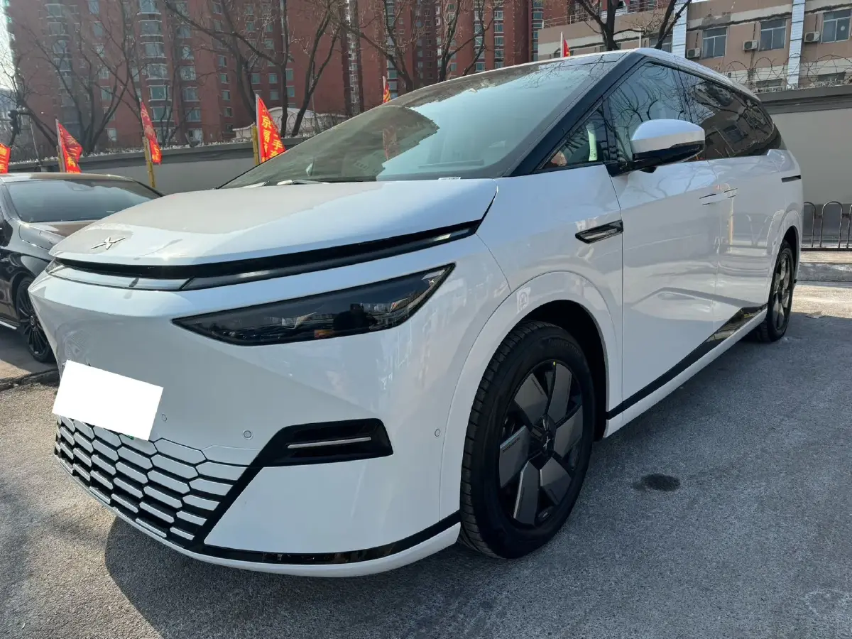 2025 Xpeng X9 BEV
