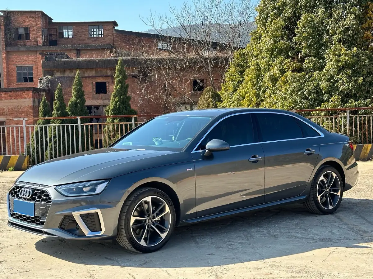 2024 Audi A4L 2.0T 190HP L4 7DCT