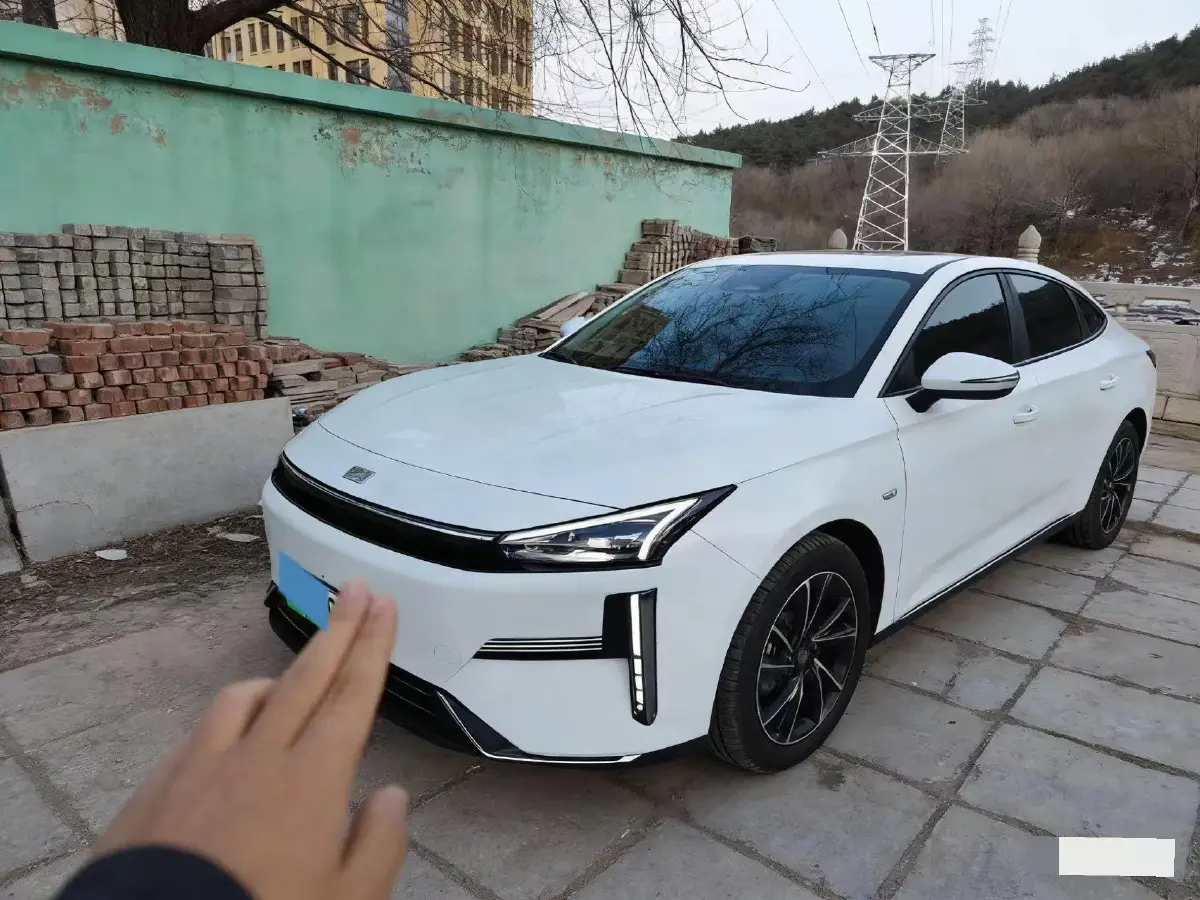 2024 Geely Galaxy L6 1.5T 163HP L4 3DHT PHEV