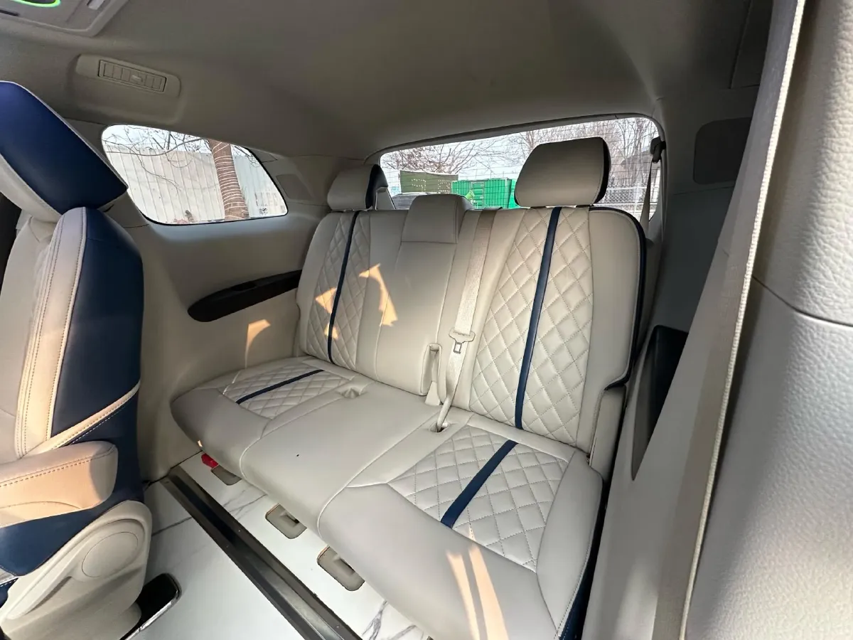 2023 Buick GL8 2.0T 237HP L4 9AT,autocango,china used car exporter,china ev exporter,chinese used car exporter,chinese used ev exporter