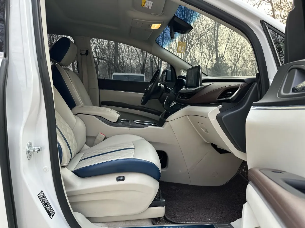 2023 Buick GL8 2.0T 237HP L4 9AT,autocango,china used car exporter,china ev exporter,chinese used car exporter,chinese used ev exporter