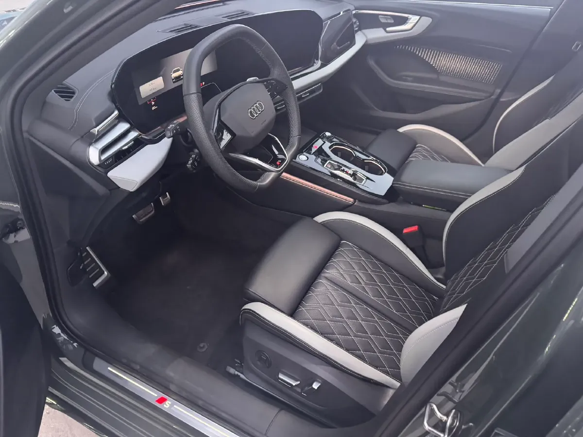 2026 Audi A5L 2.0T 204HP L4 7DCT,autocango,china used car exporter,china ev exporter,chinese used car exporter,chinese used ev exporter