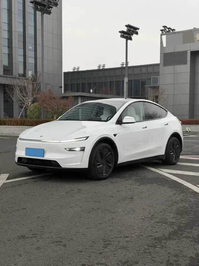 2025 Tesla Model Y BEV 62.5KWH