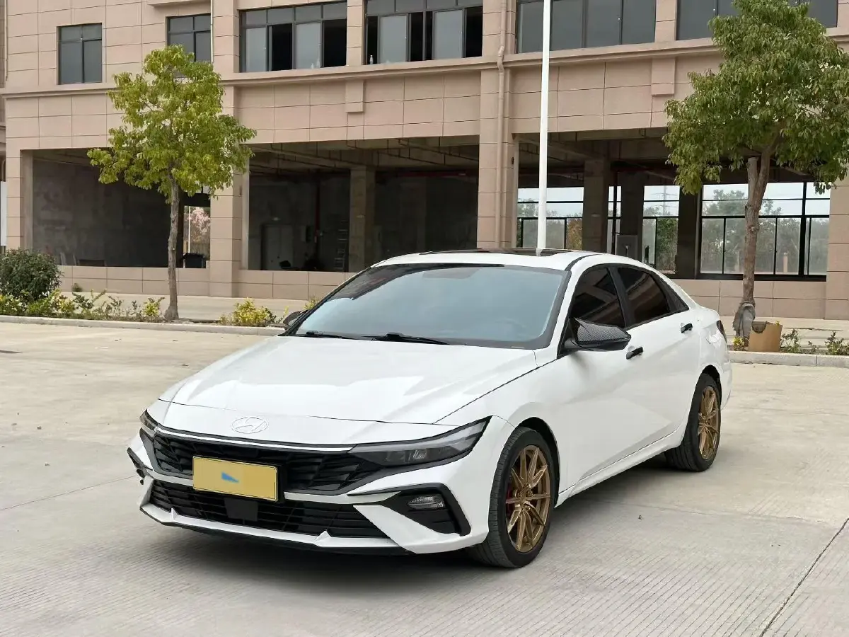 2023 Hyundai Elantra 1.5L 115HP L4 CVT