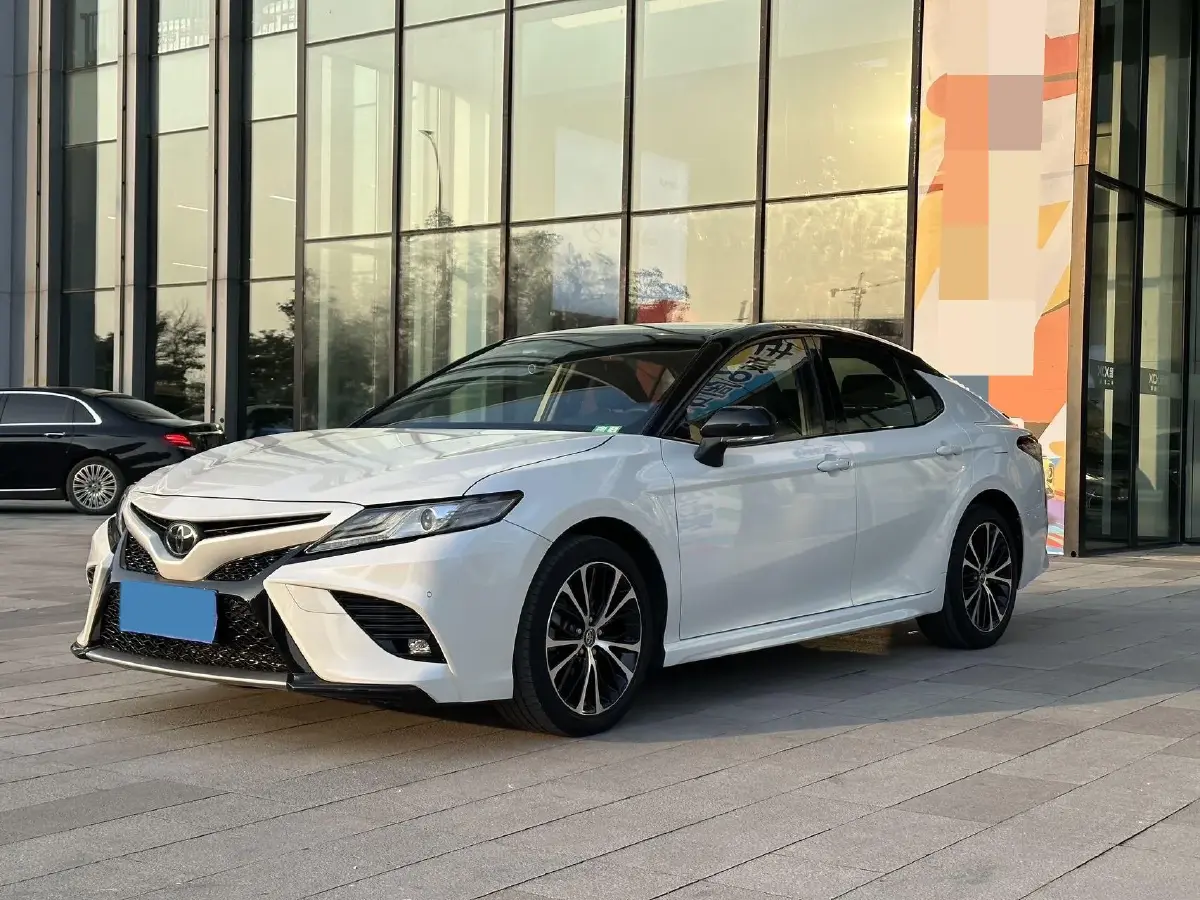 2019 Toyota Camry 2.5L 209HP L4 8AT