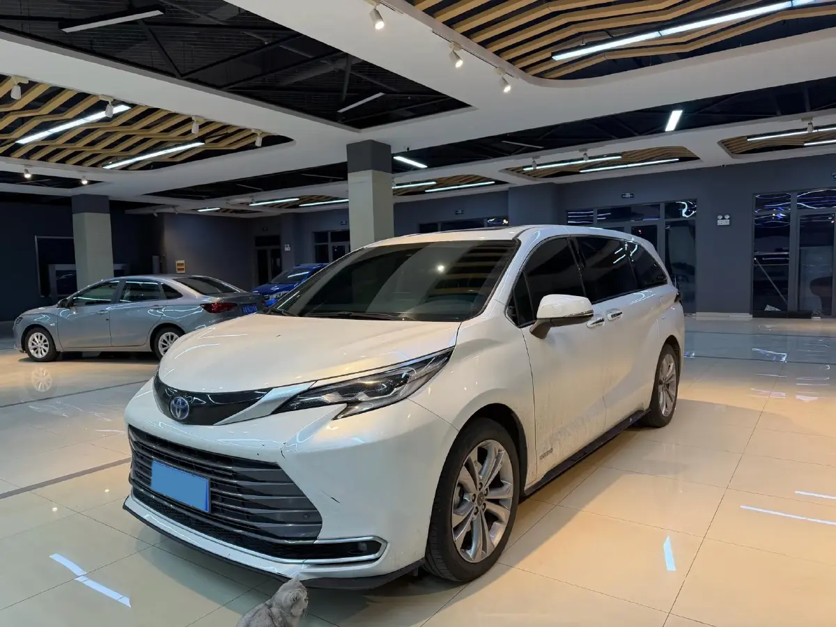 2021 Toyota Sienna 2.5L 192HP L4 E-CVT Hybrid