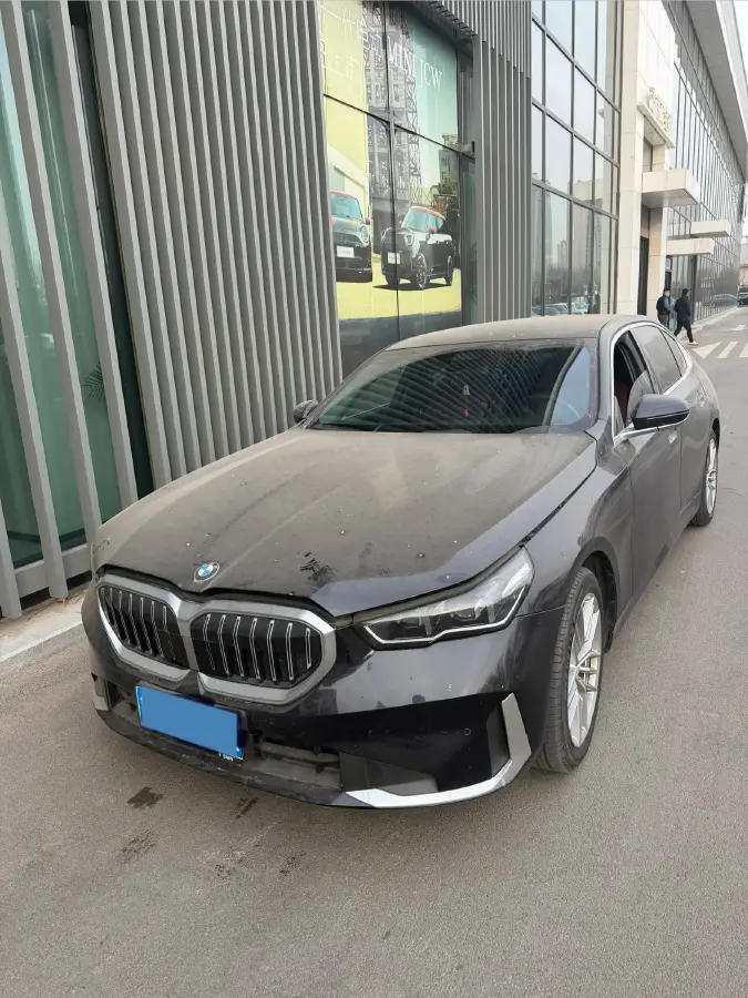 2024 BMW 5 Series 2.0T 190HP L4 8AT