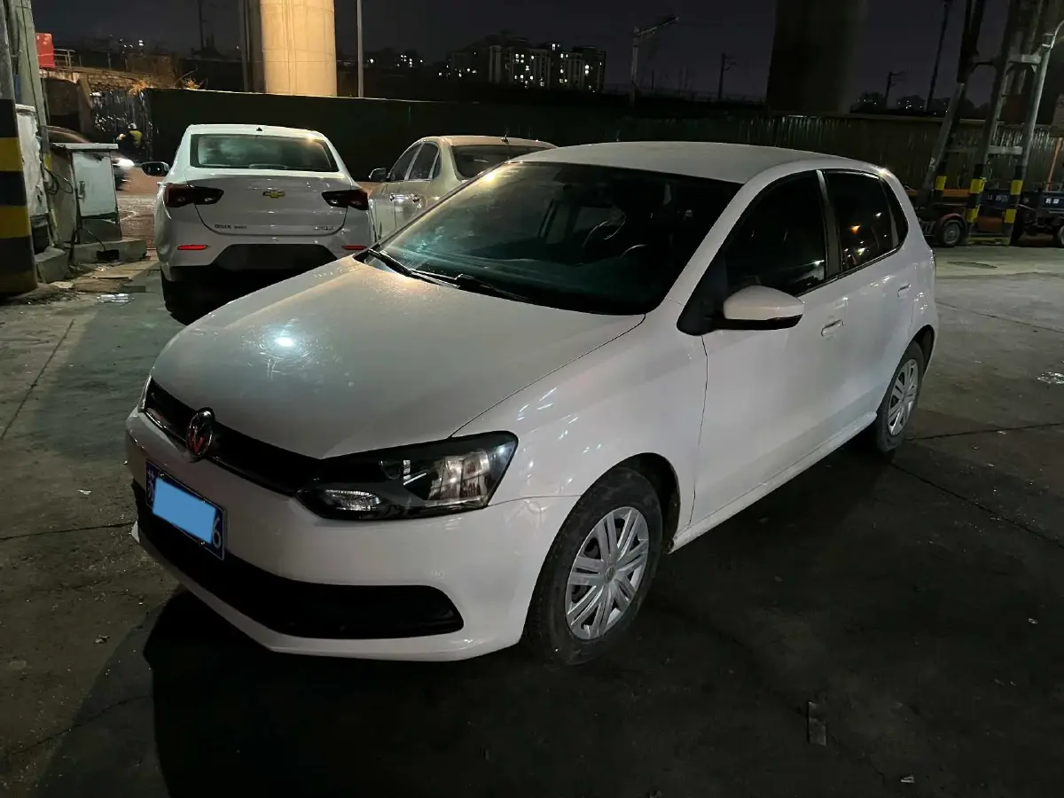 2016 Volkswagen Polo 1.4L 90HP L4 6AT