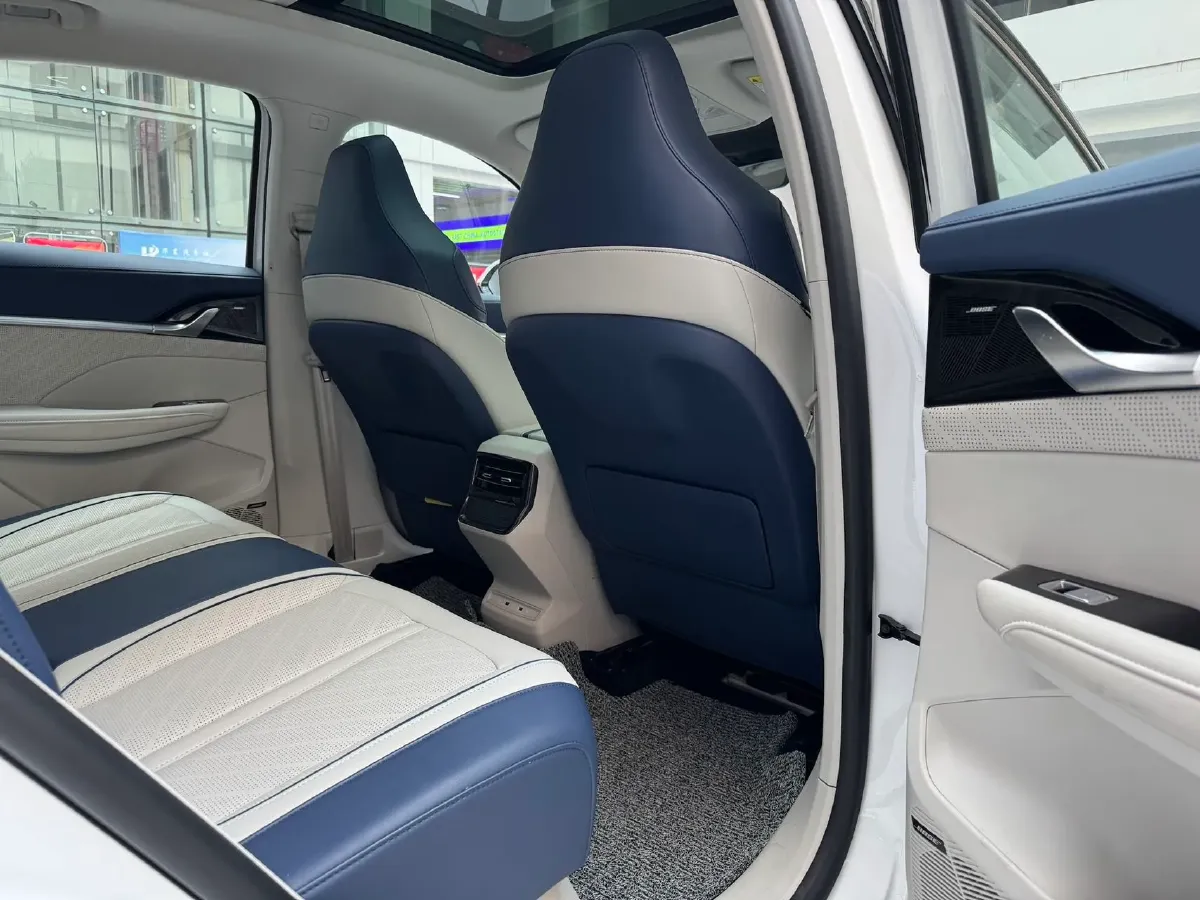 2022 Roewe Whale 2.0T 231HP L4 8AT,autocango,china used car exporter,china ev exporter,chinese used car exporter,chinese used ev exporter