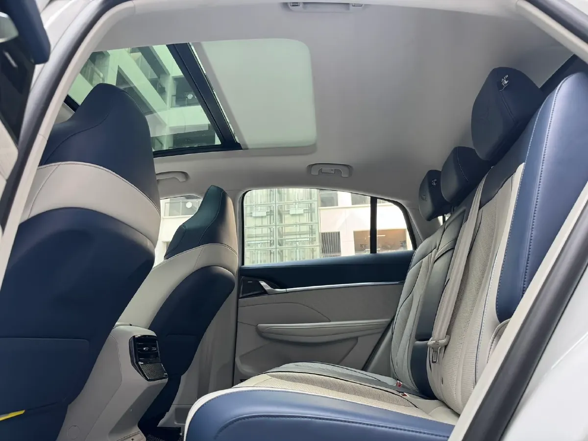 2022 Roewe Whale 2.0T 231HP L4 8AT,autocango,china used car exporter,china ev exporter,chinese used car exporter,chinese used ev exporter