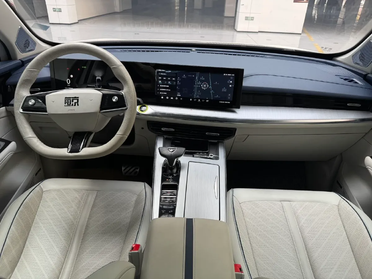 2022 Roewe Whale 2.0T 231HP L4 8AT,autocango,china used car exporter,china ev exporter,chinese used car exporter,chinese used ev exporter