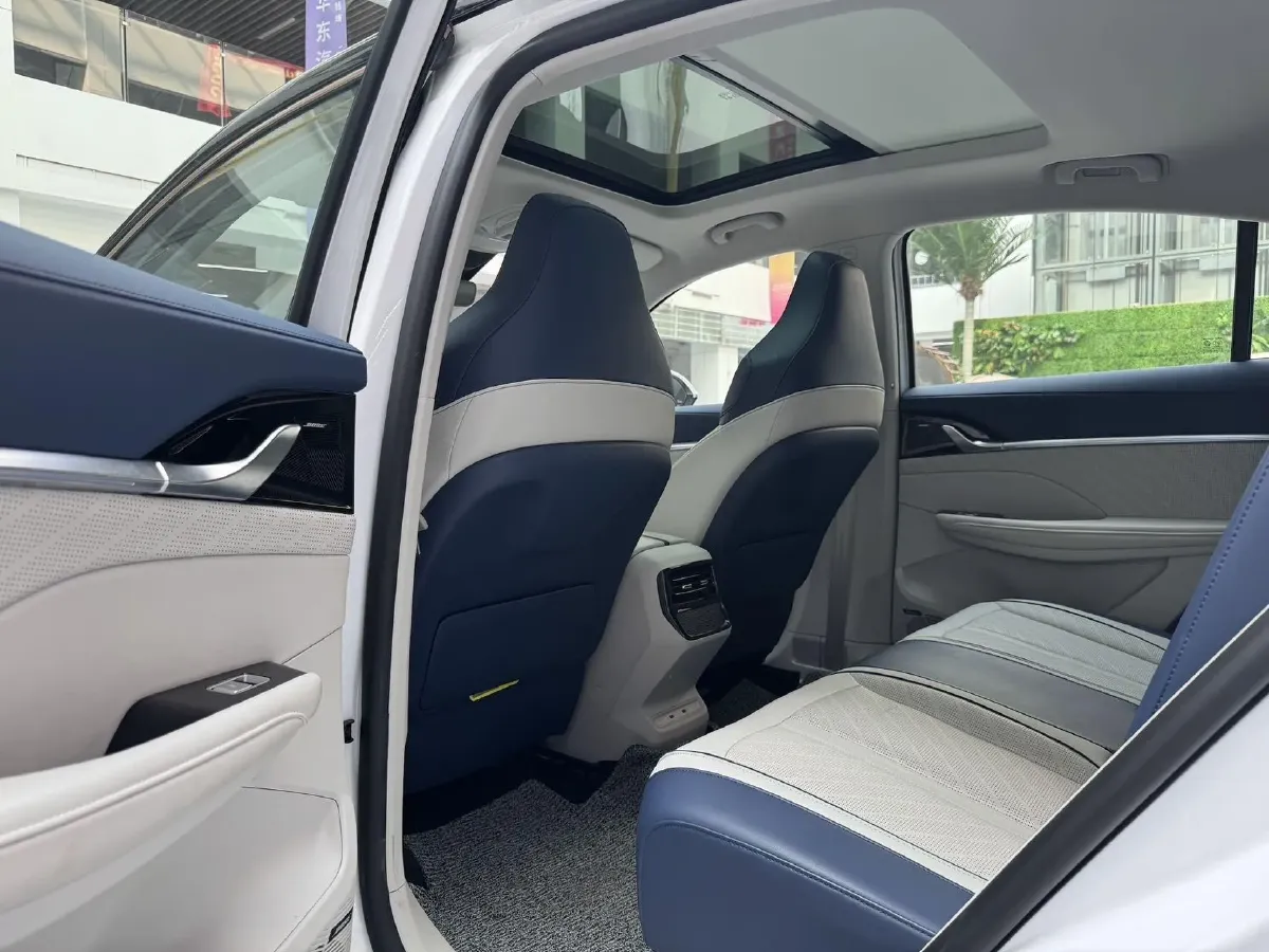 2022 Roewe Whale 2.0T 231HP L4 8AT,autocango,china used car exporter,china ev exporter,chinese used car exporter,chinese used ev exporter