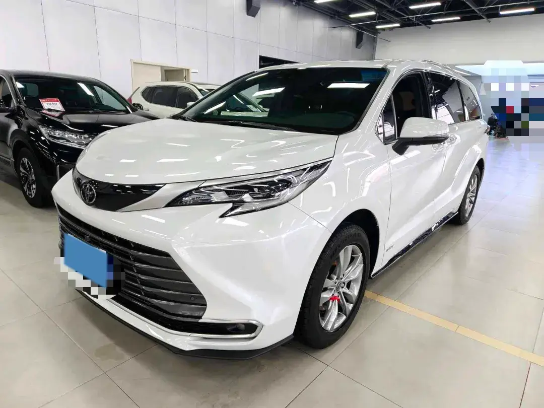 2024 Toyota Sienna 2.5L 189HP L4 E-CVT Hybrid