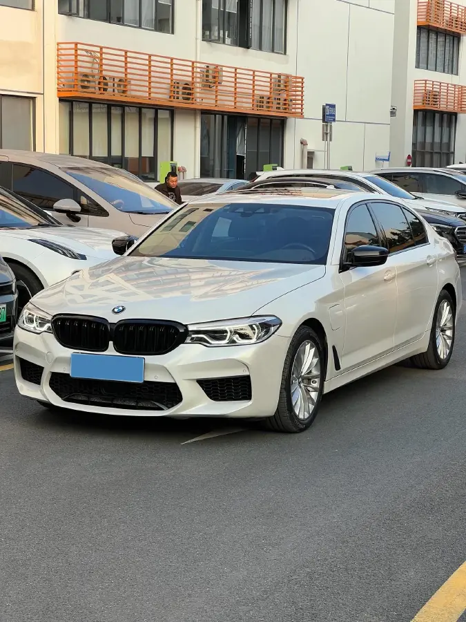 2020 BMW 5 Series 2.0T 184HP L4 8AT PHEV 17.7KWH