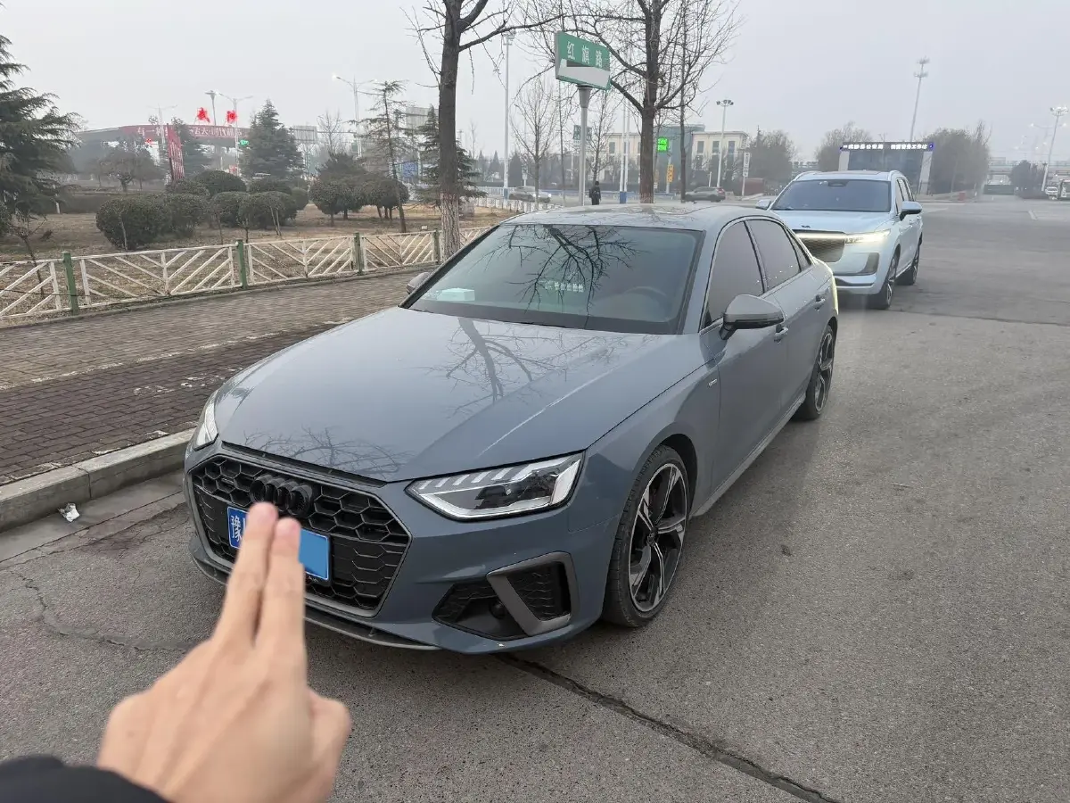 2022 Audi A4L 2.0T 190HP L4 7DCT