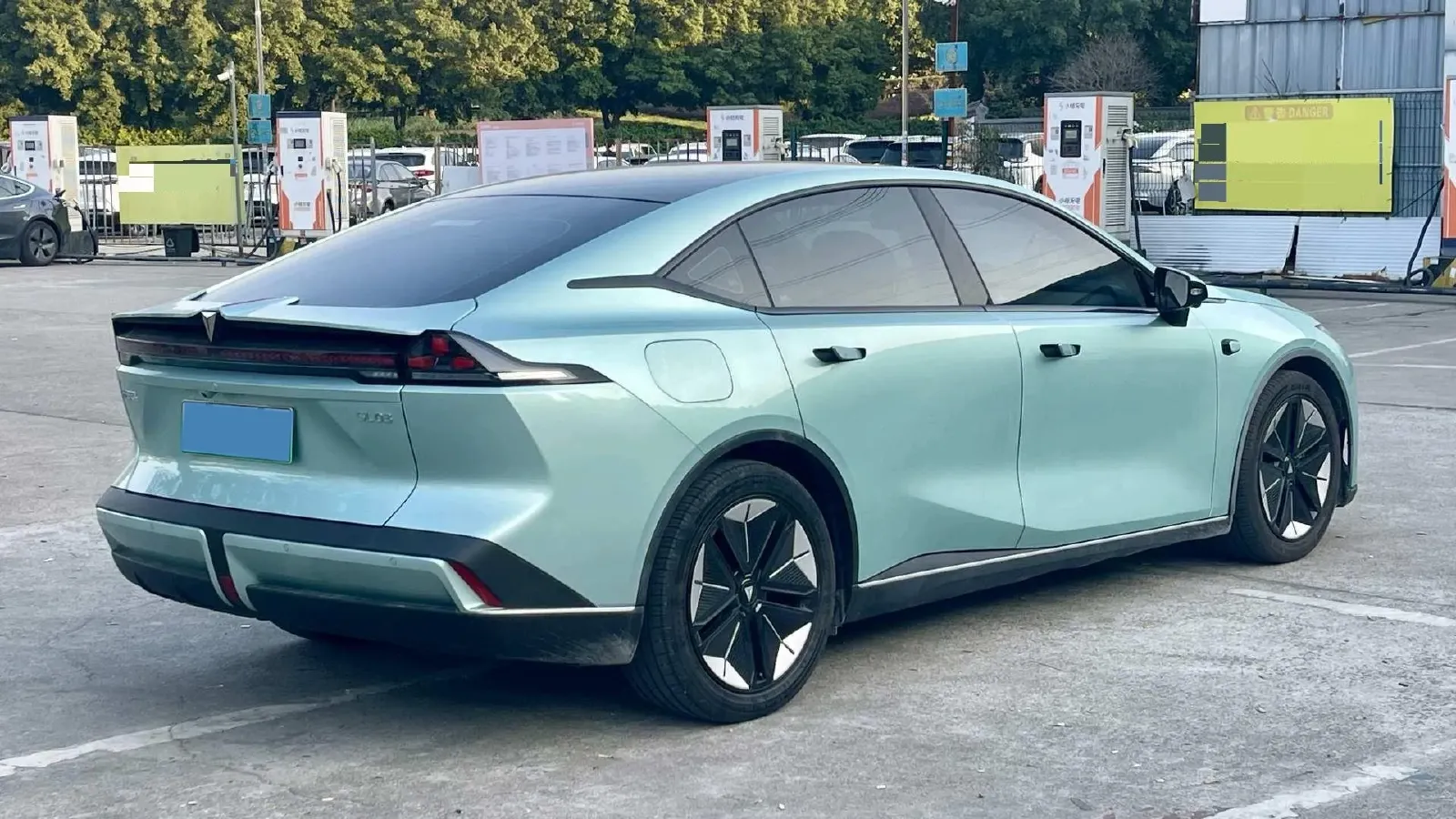 2022 DongFeng Forthing LingZhi EV BEV 68.4KWH,autocango,china used car exporter,china ev exporter,chinese used car exporter,chinese used ev exporter