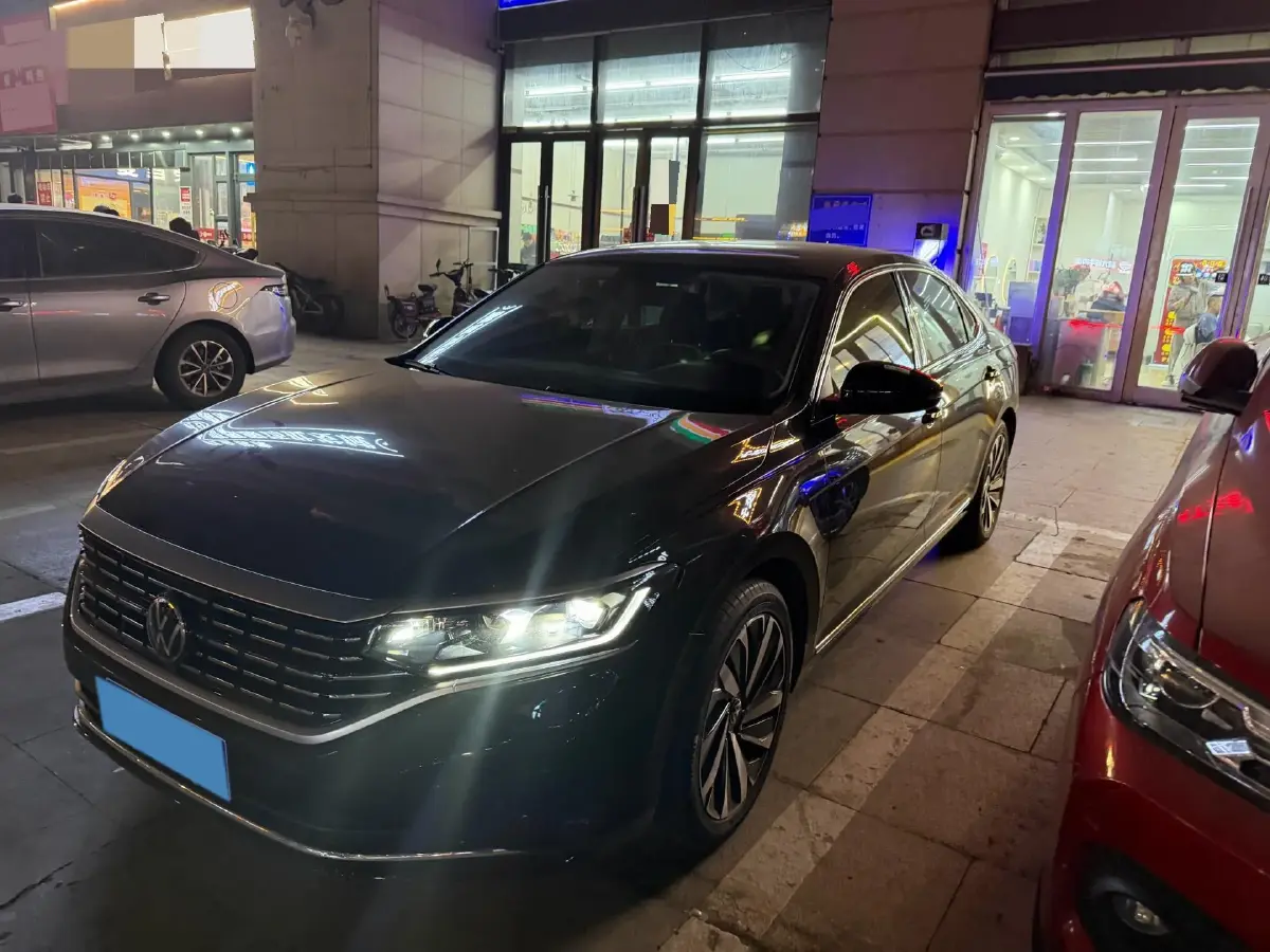 2023 Volkswagen Passat 2.0T 186HP L4 7DCT