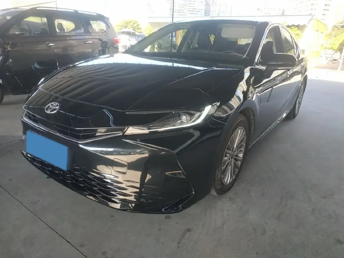 2024 Toyota Camry 2.0L 152HP L4 E-CVT Hybrid