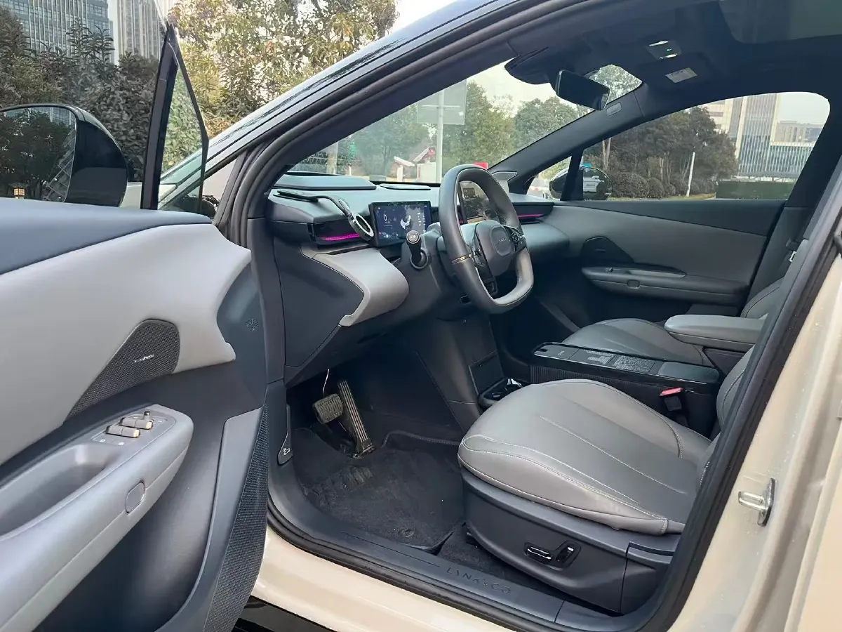 2025 Dongfeng Z9 2.0T 258HP L4 8AT,autocango,china used car exporter,china ev exporter,chinese used car exporter,chinese used ev exporter