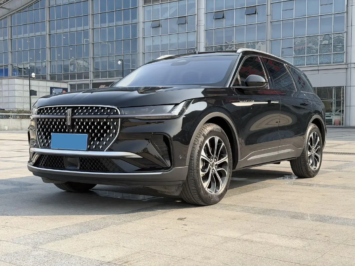 2023 Lincoln Nautilus 2.0T 261HP L4 8AT