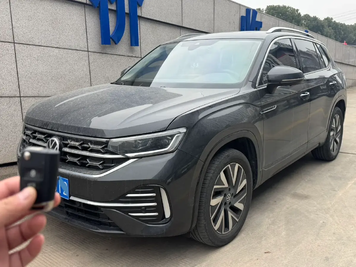 2023 Volkswagen Tayron 2.0T 220HP L4 7DCT