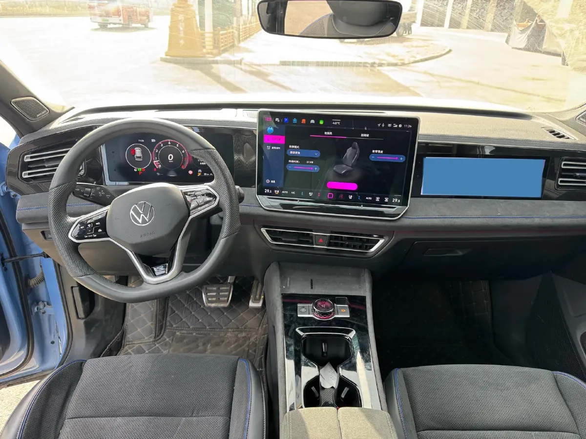 2024 Volkswagen Tiguan L 2.0T 220HP L4 7DCT,autocango,china used car exporter,china ev exporter,chinese used car exporter,chinese used ev exporter