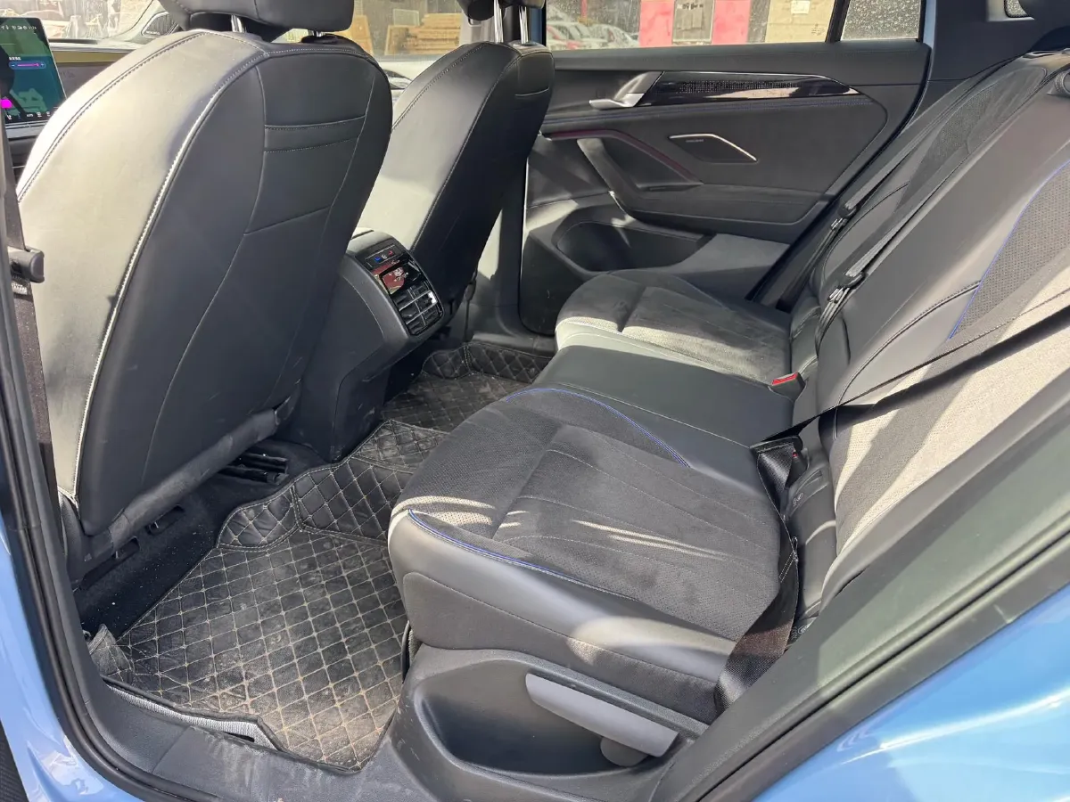 2024 Volkswagen Tiguan L 2.0T 220HP L4 7DCT,autocango,china used car exporter,china ev exporter,chinese used car exporter,chinese used ev exporter