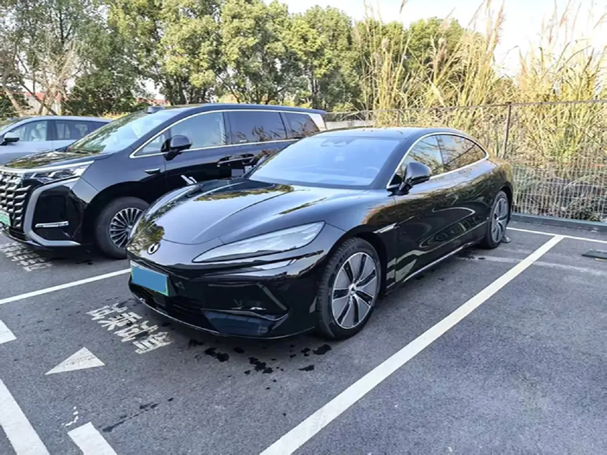 2024 Denza DenzaZ9 2.0T 207HP L4 E-CVT PHEV 38.5KWH