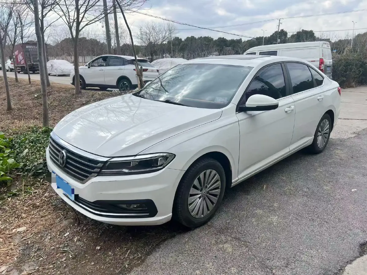 2019 Volkswagen Sagitar 1.2T 116HP L4 7DCT