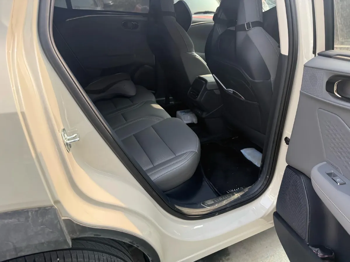 2024 LYNK&CO 06 EM-P 1.5L 120HP L4 3DHT PHEV 19.09KWH,autocango,china used car exporter,china ev exporter,chinese used car exporter,chinese used ev exporter