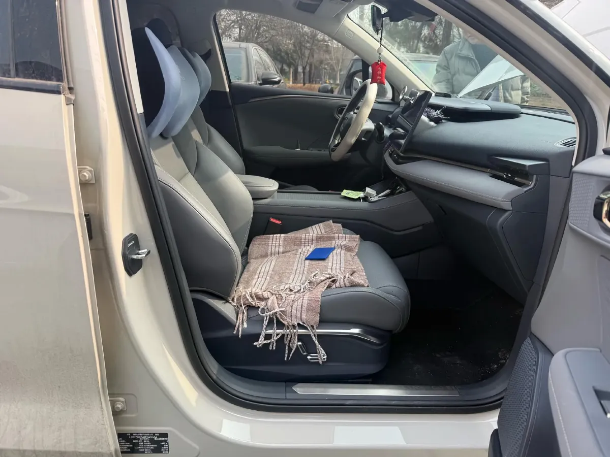 2024 LYNK&CO 06 EM-P 1.5L 120HP L4 3DHT PHEV 19.09KWH,autocango,china used car exporter,china ev exporter,chinese used car exporter,chinese used ev exporter