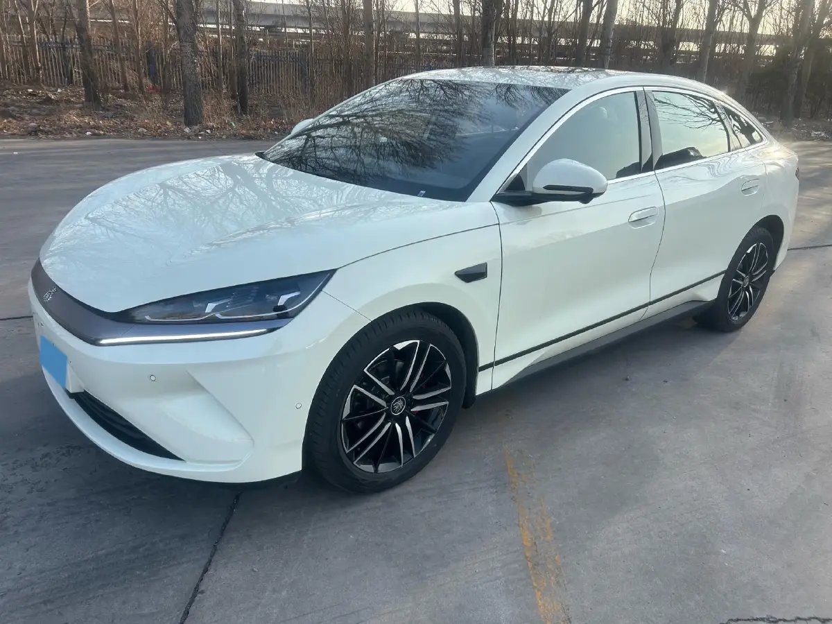 2025 BYD QinL BEV
