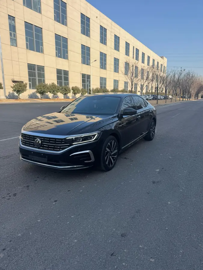 2023 Volkswagen Passat 2.0T 186HP L4 7DCT