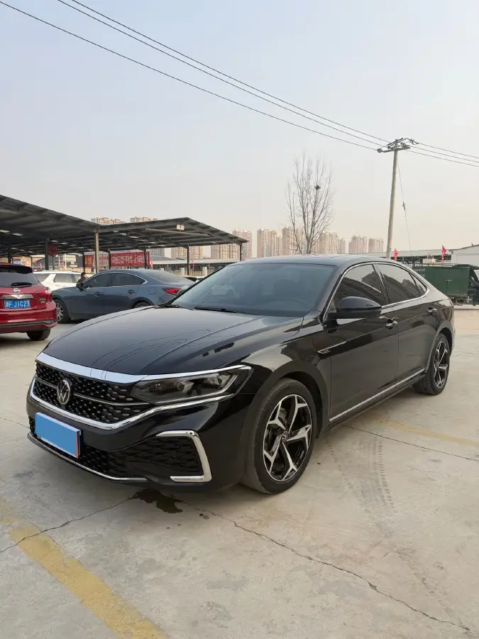 2024 Volkswagen Passat 2.0T 186HP L4 7DCT