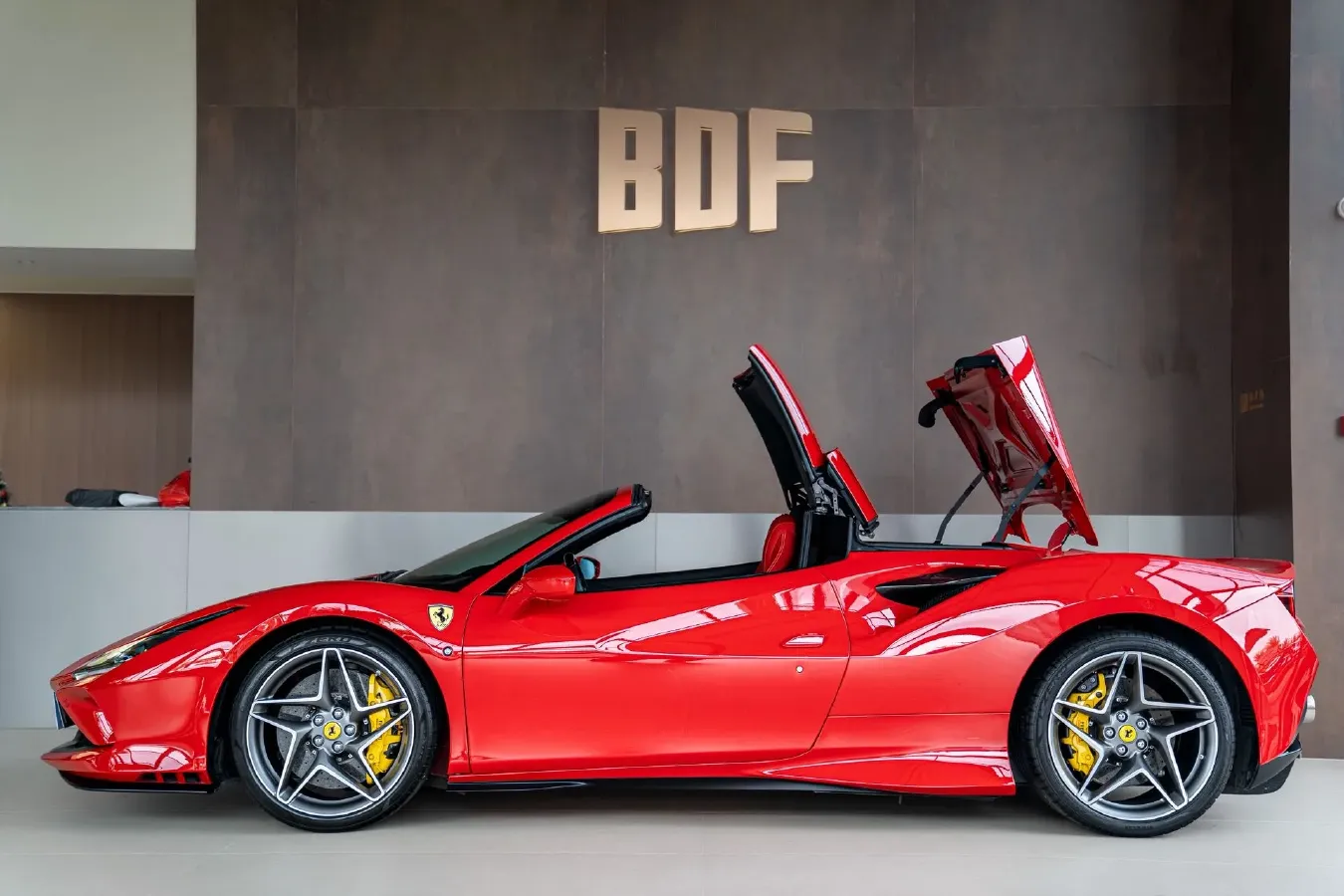 2020 Ferrari F8 3.9T 720HP V8 7DCT,autocango,china used car exporter,china ev exporter,chinese used car exporter,chinese used ev exporter