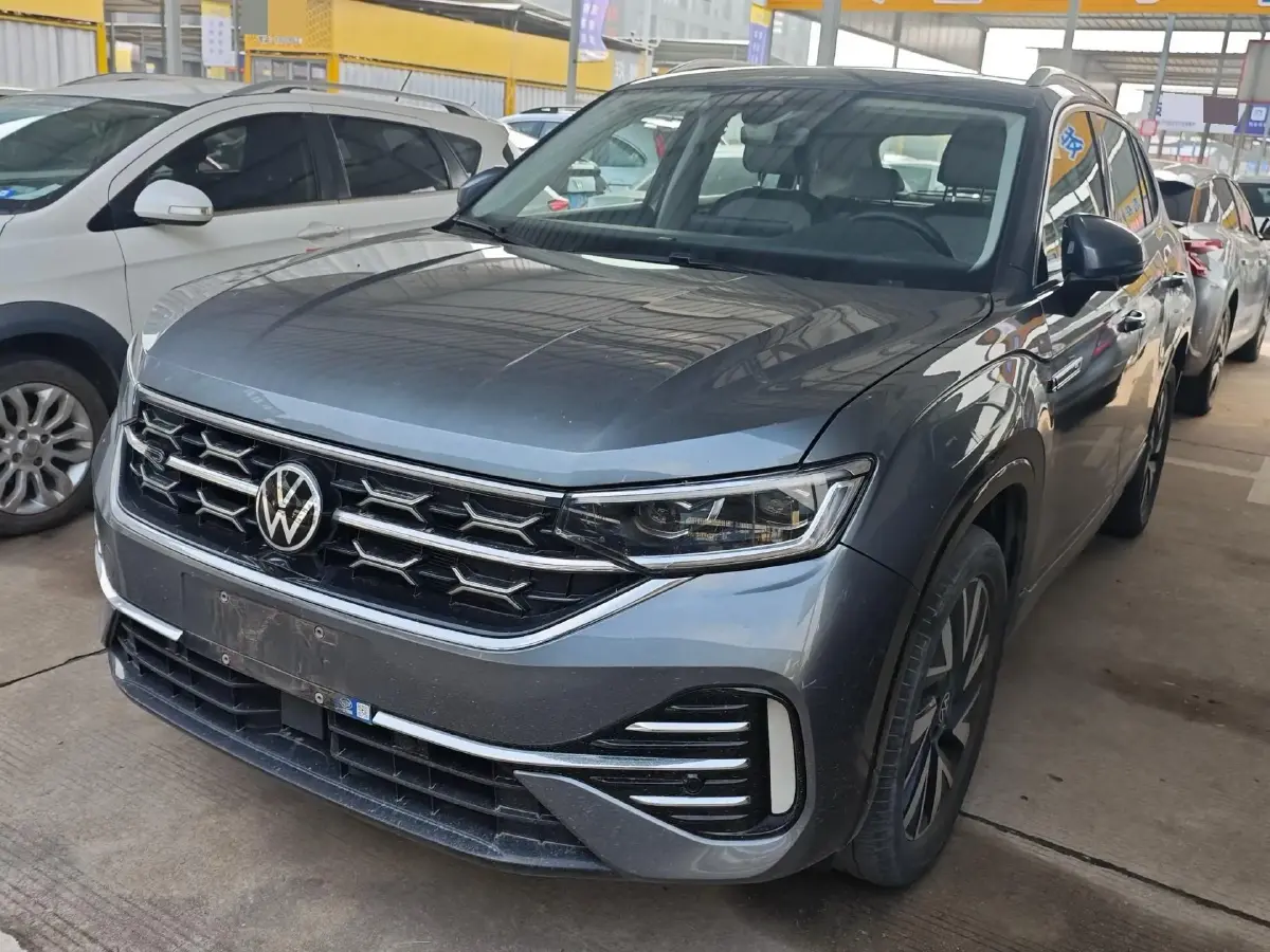 2023 Volkswagen Tayron 2.0T 220HP L4 7DCT