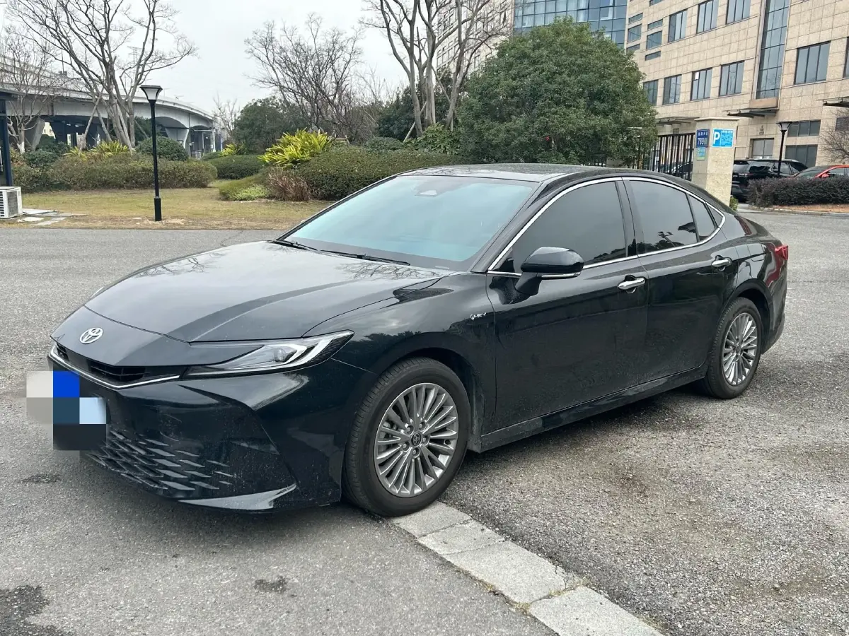 2024 Toyota Camry 2.0L 152HP L4 E-CVT Hybrid