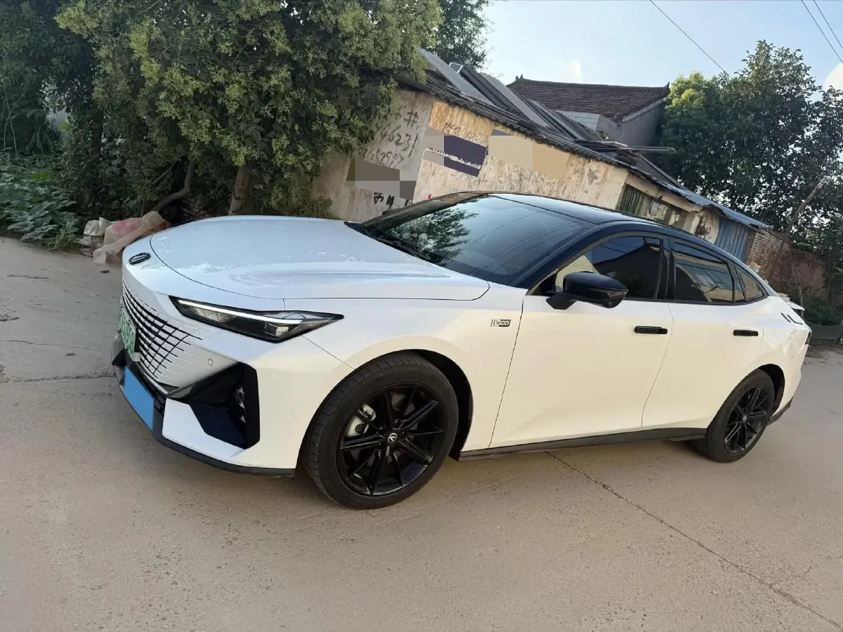 2023 ChangAn UNI-V iDD 1.5T 170HP L4 6TCT PHEV 18.4KWH