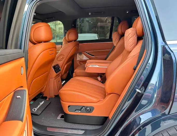 2025 AITO AITO M8 REEV 160HP REEV 53.4KWH,autocango,china used car exporter,china ev exporter,chinese used car exporter,chinese used ev exporter