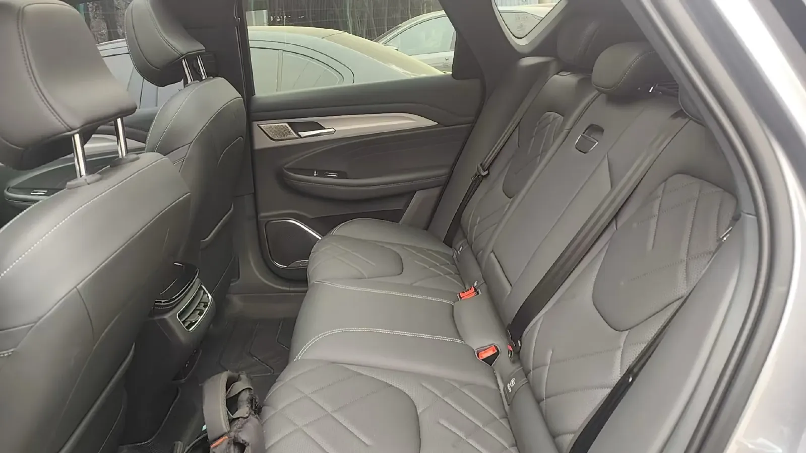 2025 ARCFOX αT6 BEV,autocango,china used car exporter,china ev exporter,chinese used car exporter,chinese used ev exporter