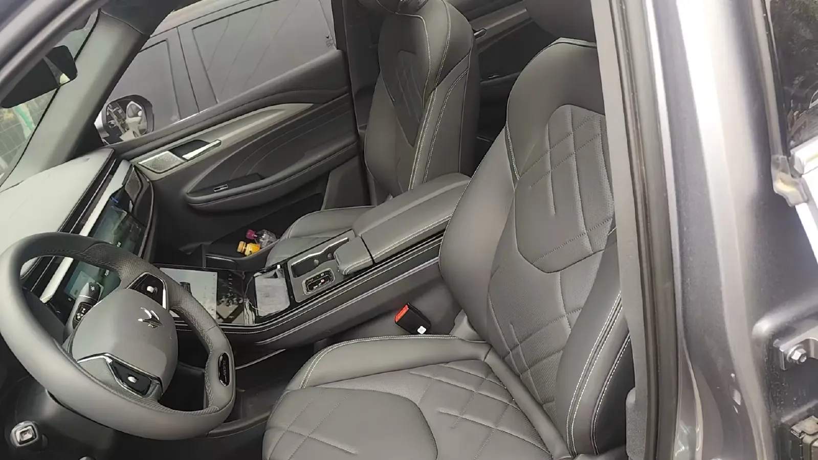 2025 ARCFOX αT6 BEV,autocango,china used car exporter,china ev exporter,chinese used car exporter,chinese used ev exporter