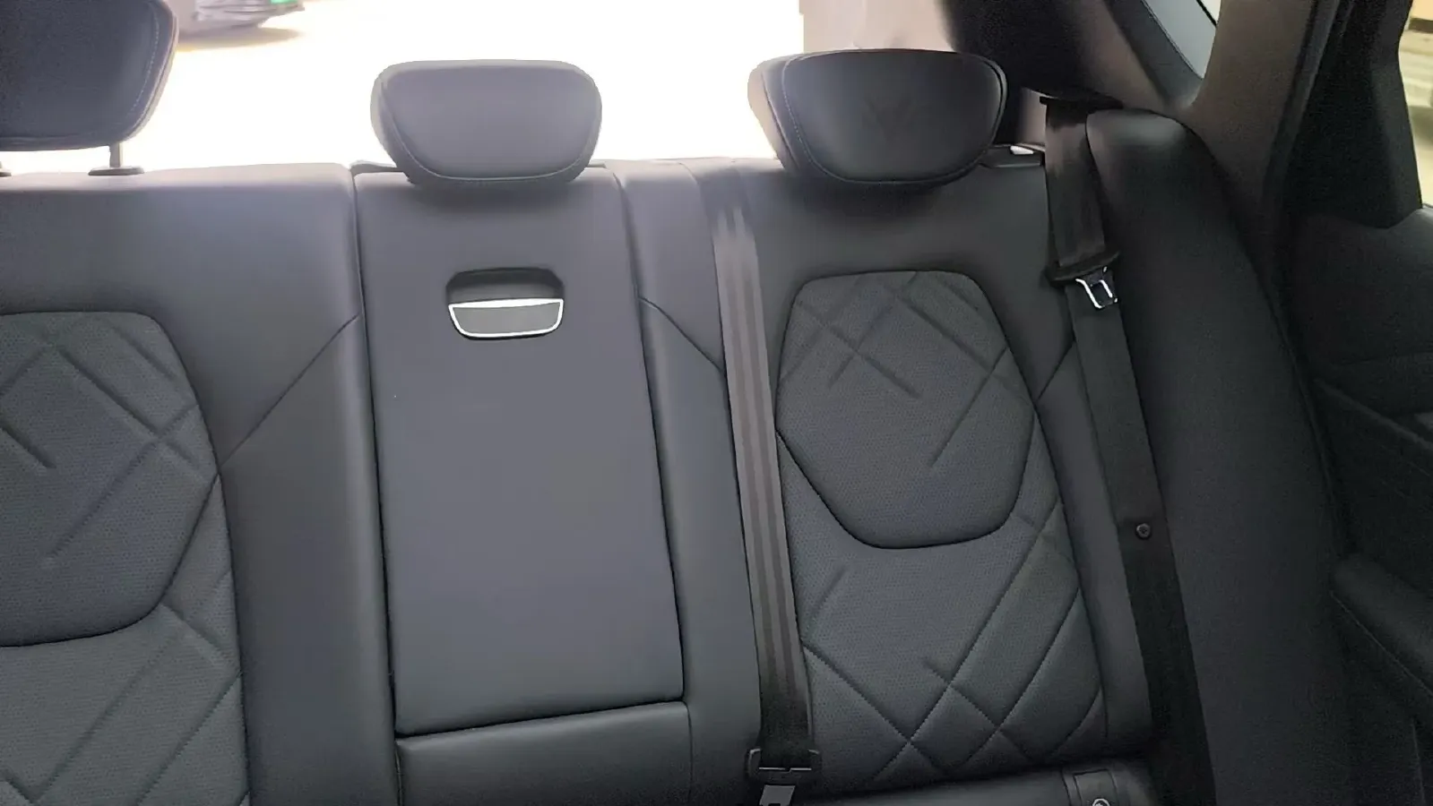 2025 ARCFOX αT6 BEV,autocango,china used car exporter,china ev exporter,chinese used car exporter,chinese used ev exporter