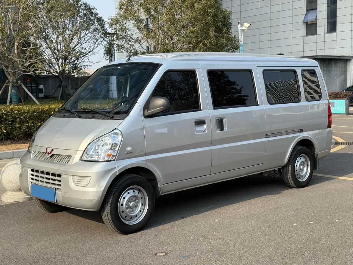 2021 WuLing RongGuang 1.5L 99HP L4 5MT