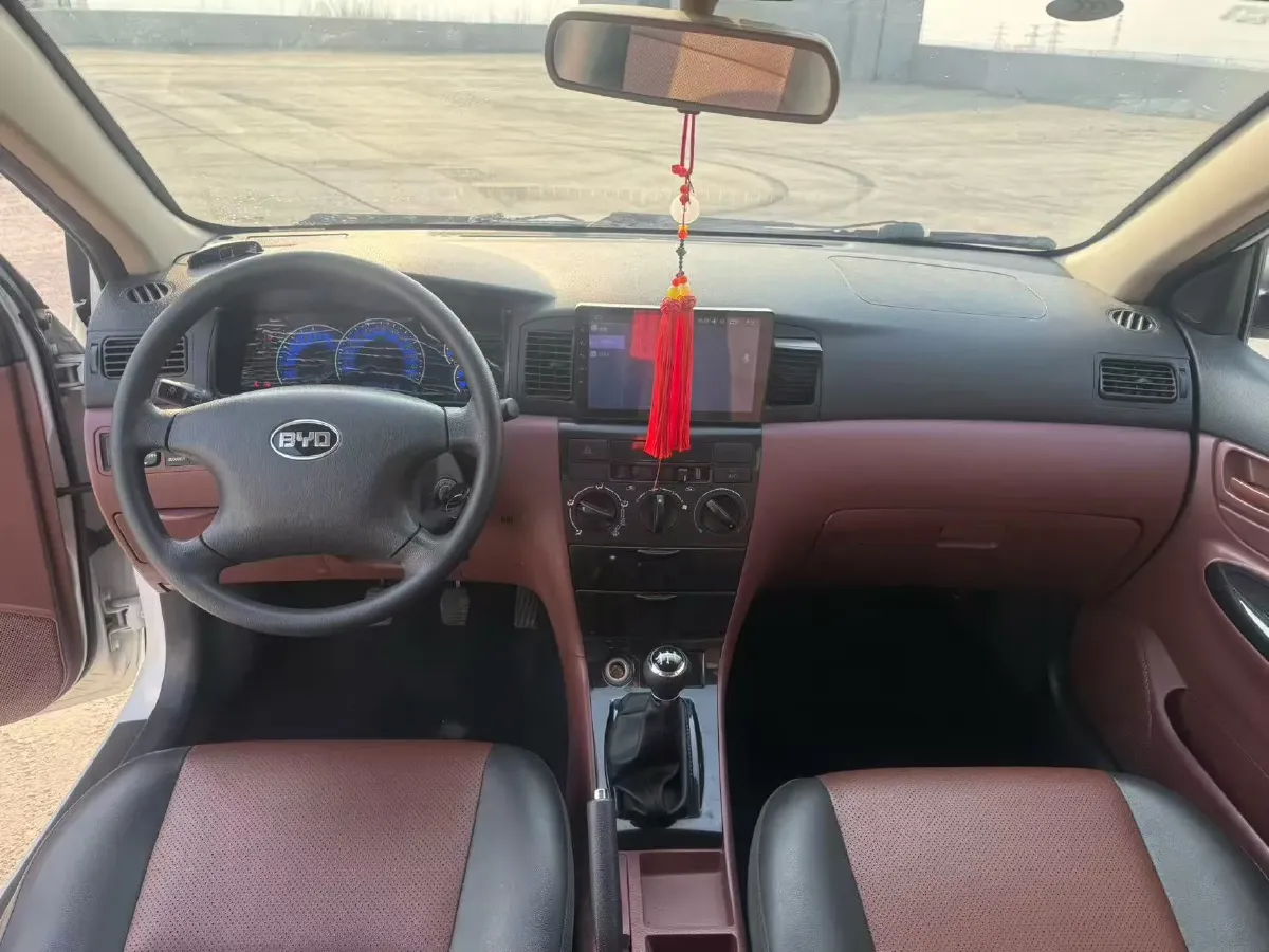 2013 FAW Vita V5 1.5L 102HP L4 5MT,autocango,china used car exporter,china ev exporter,chinese used car exporter,chinese used ev exporter