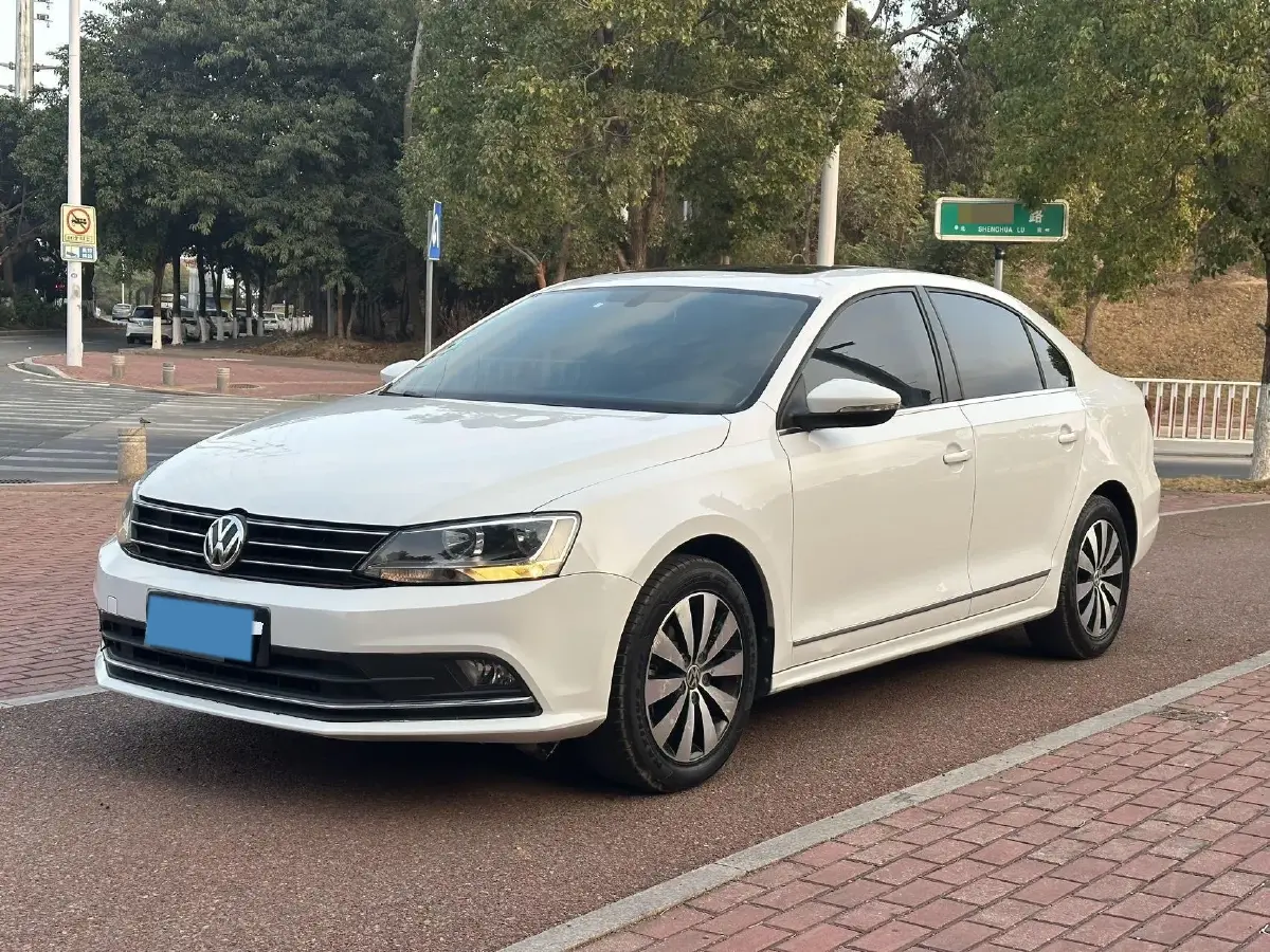 2018 Volkswagen Sagitar 1.2T 110HP L4 7DCT