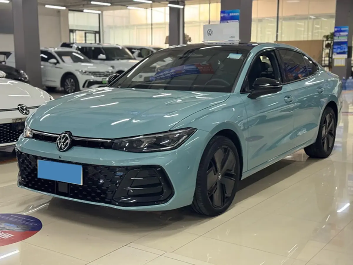 2025 Volkswagen Passat 2.0T 220HP L4 7DCT