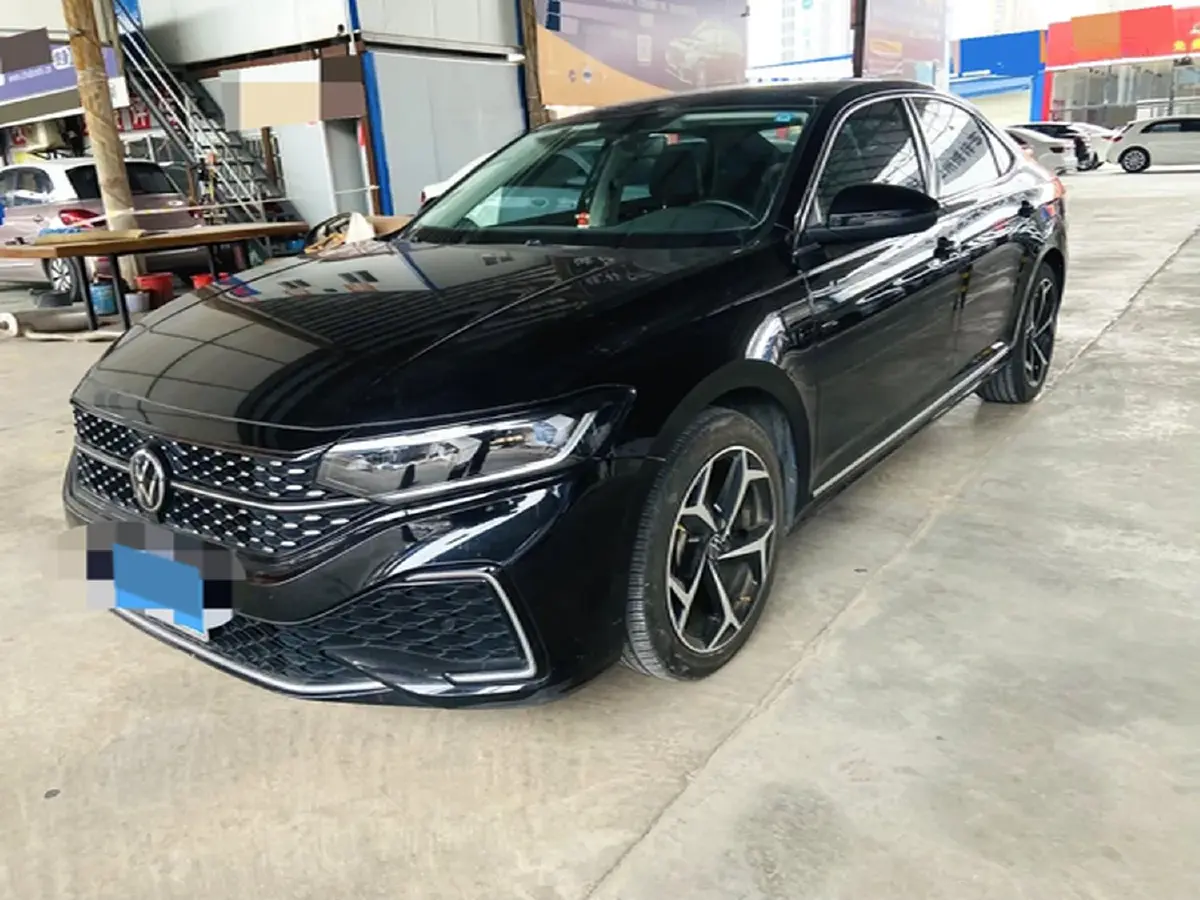 2023 Volkswagen Passat 2.0T 186HP L4 7DCT