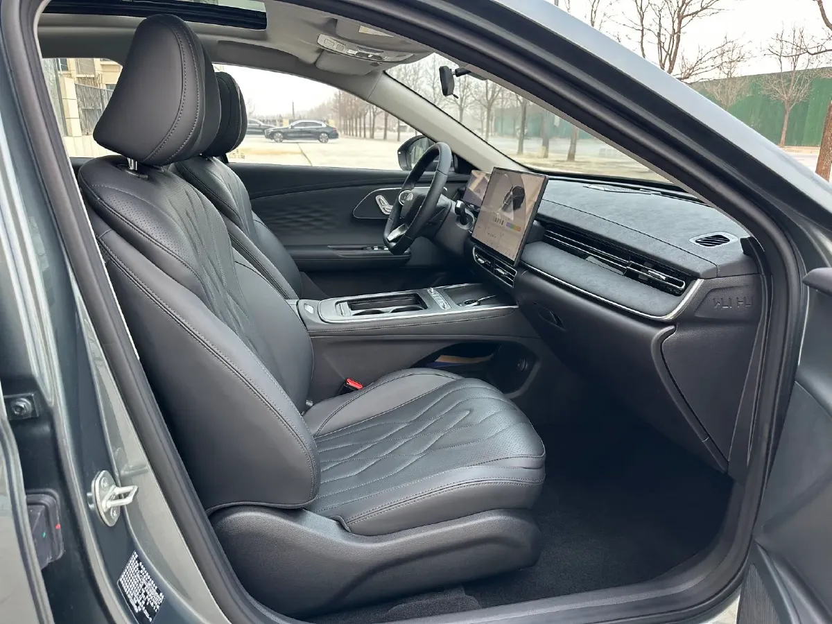 2025 Fulwin FulwinA8L 1.5T 156HP L4 1DHT PHEV 18.67KWH,autocango,china used car exporter,china ev exporter,chinese used car exporter,chinese used ev exporter